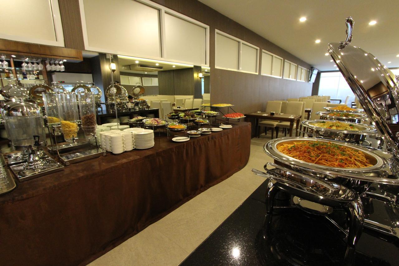 Le Bangkok Hotel Esterno foto